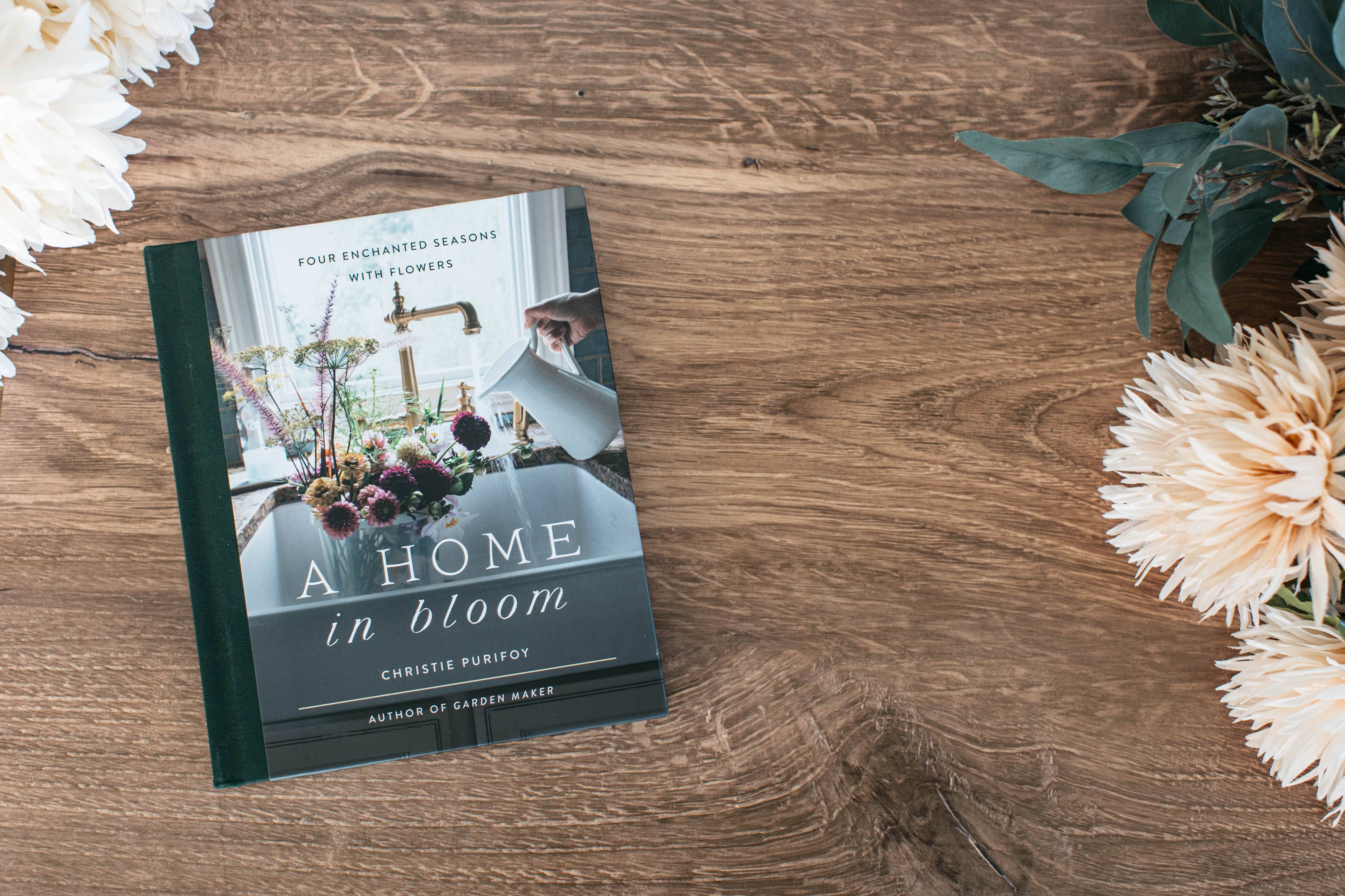 A Home in Bloom: Hardcover / English