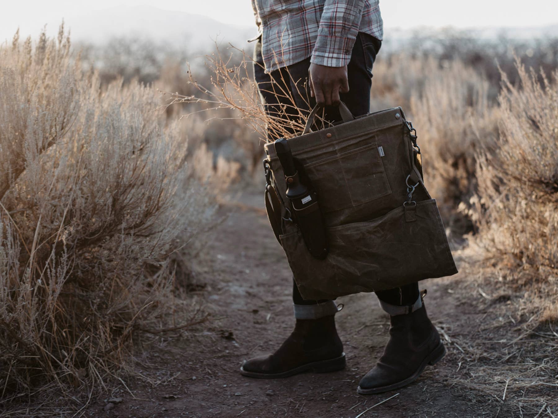 Field & Forest Waxed Canvas Bag: Dark Khaki