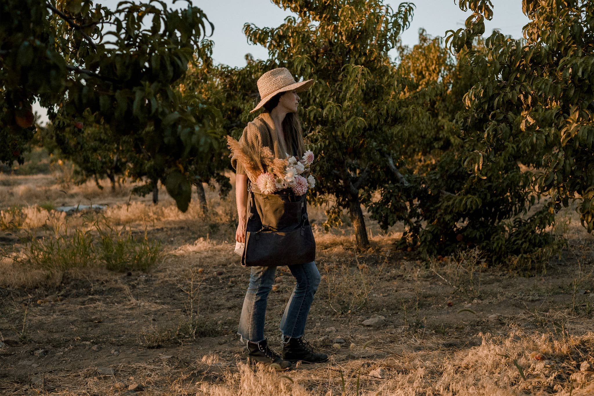 Field & Forest Waxed Canvas Bag: Dark Khaki
