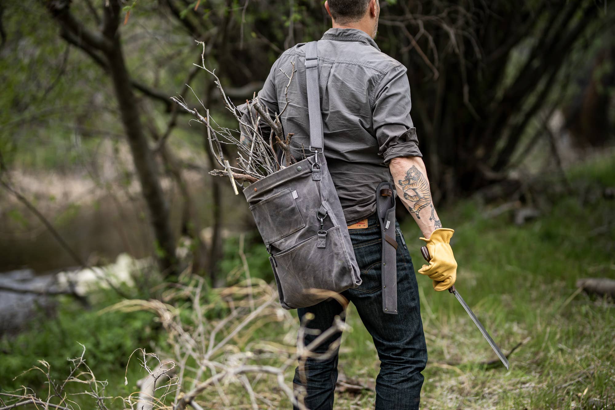 Field & Forest Waxed Canvas Bag: Dark Khaki