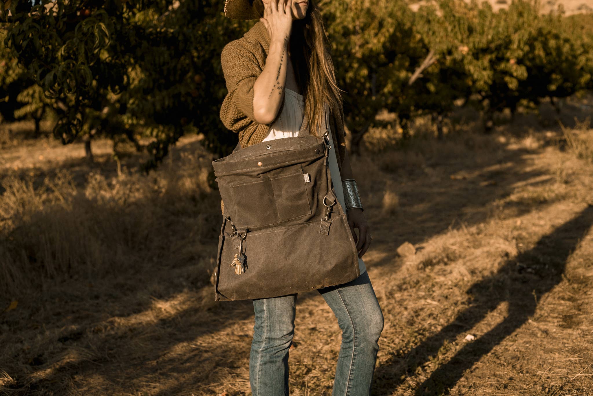 Field & Forest Waxed Canvas Bag: Dark Khaki