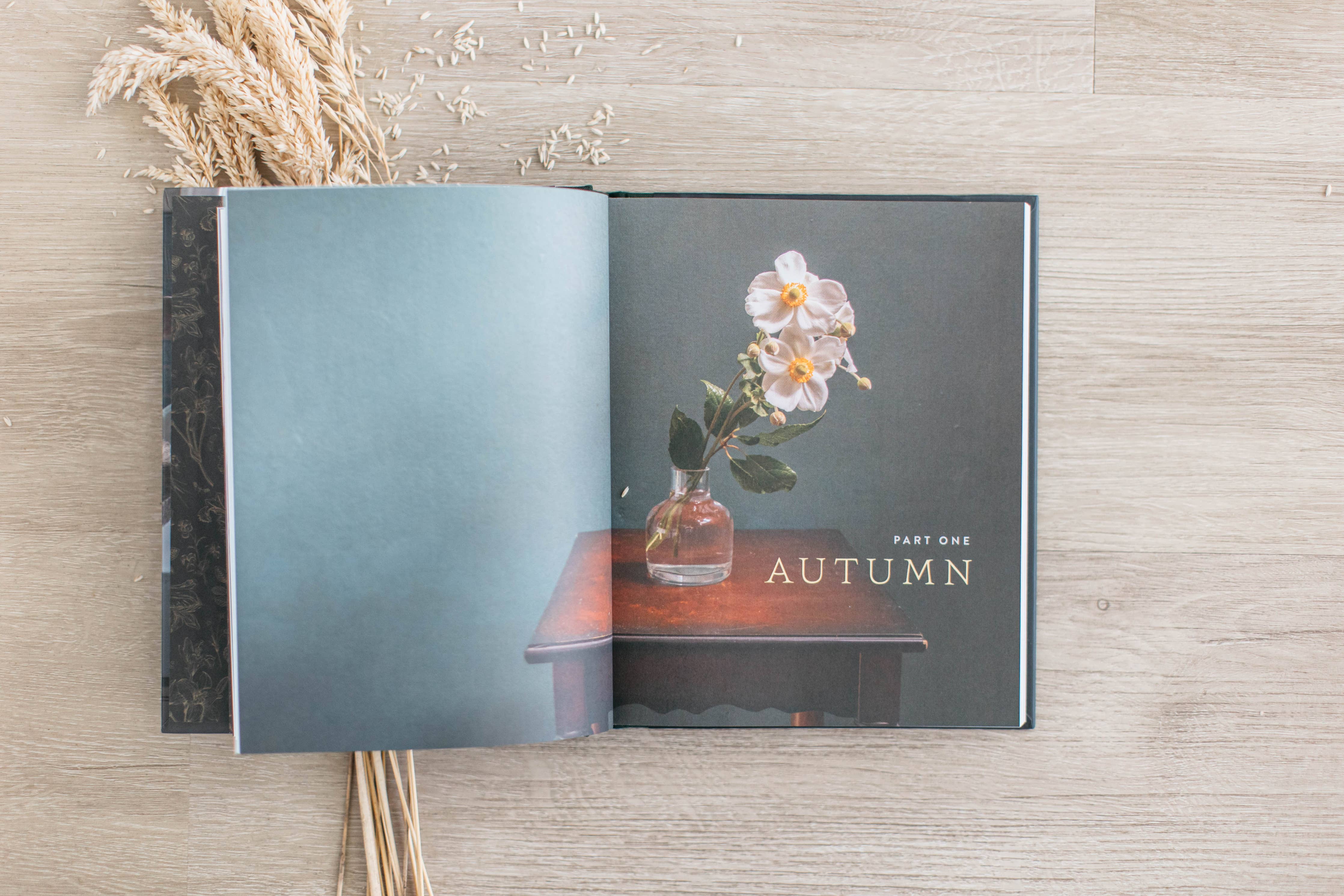 A Home in Bloom: Hardcover / English