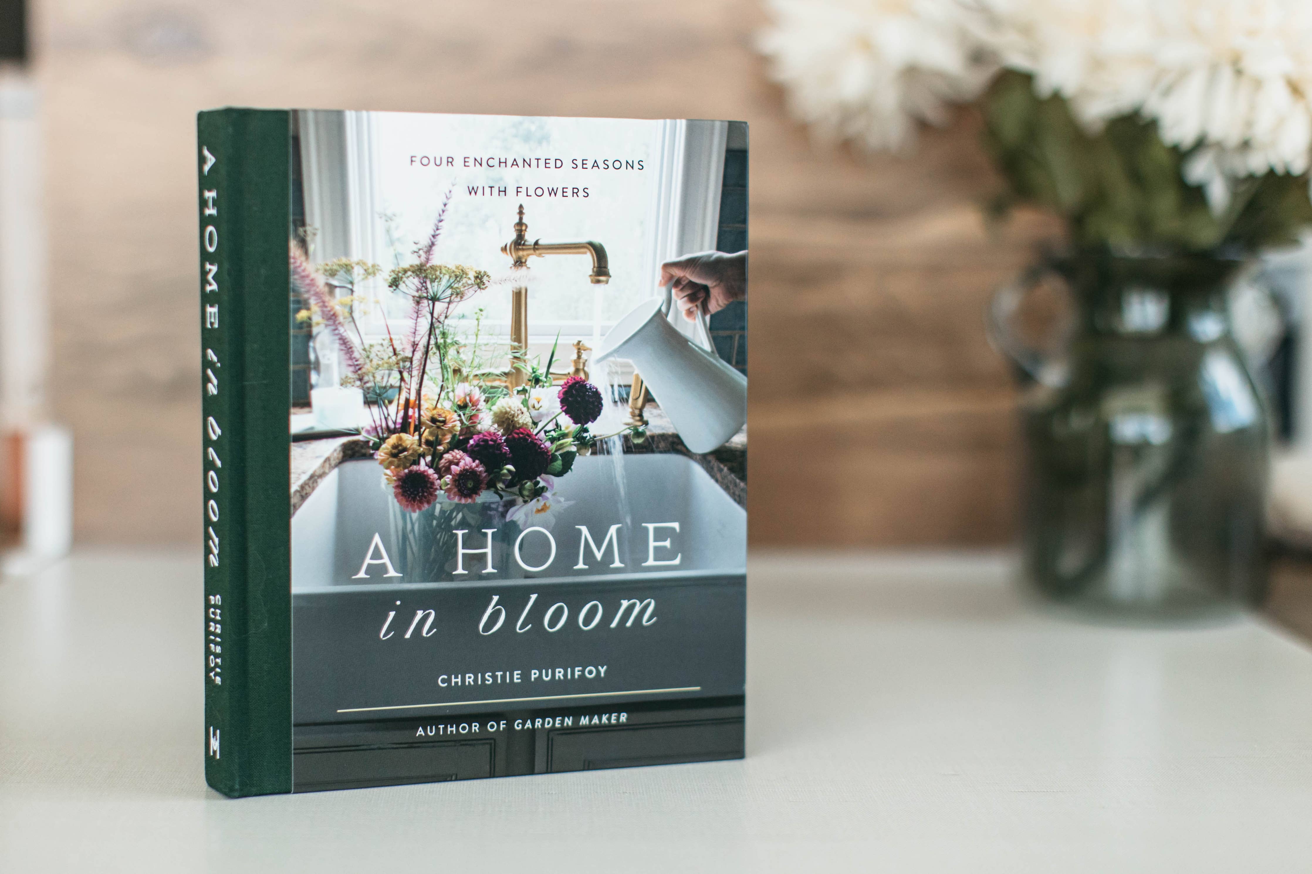 A Home in Bloom: Hardcover / English